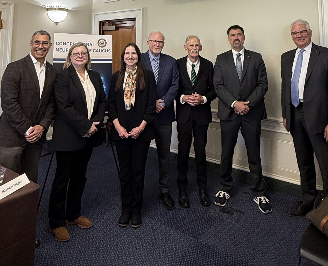 Council with Luttrell 2 - Cropped